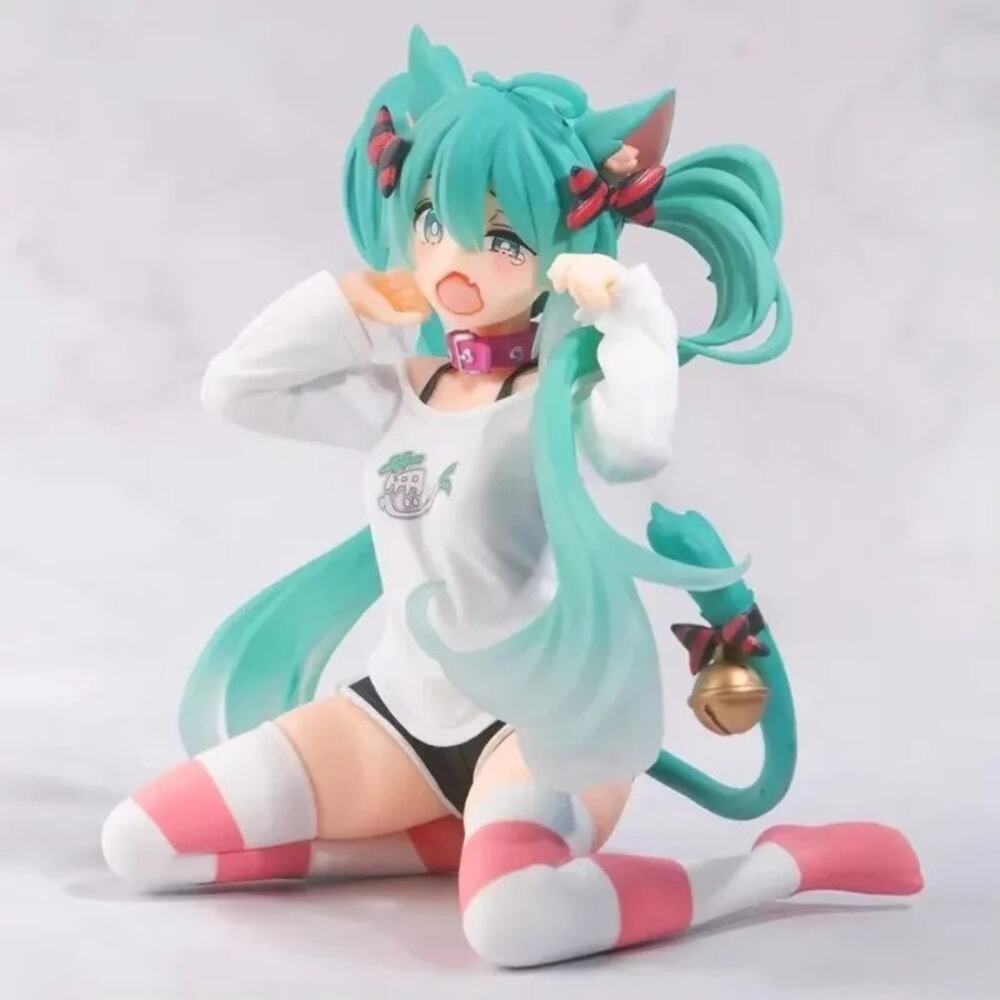 Anime Hatsune Miku Desktop Cute Action Figure T-Shirt Figurine Kawaii Cute